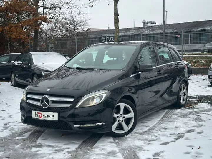 Mercedes-Benz B 180