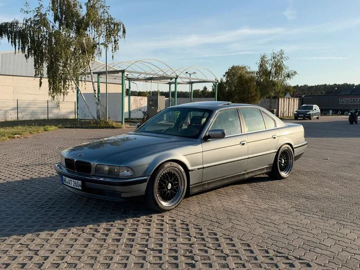 BMW 740