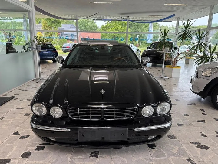 Jaguar XJ8