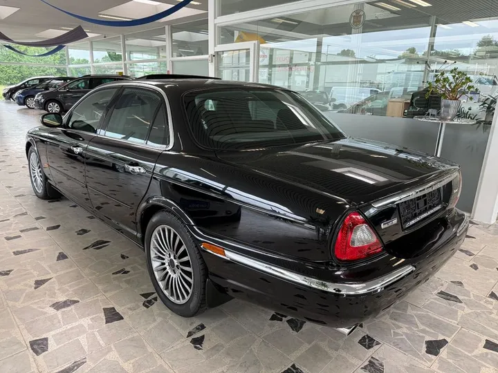 Jaguar XJ8