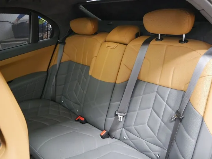 BMW 750