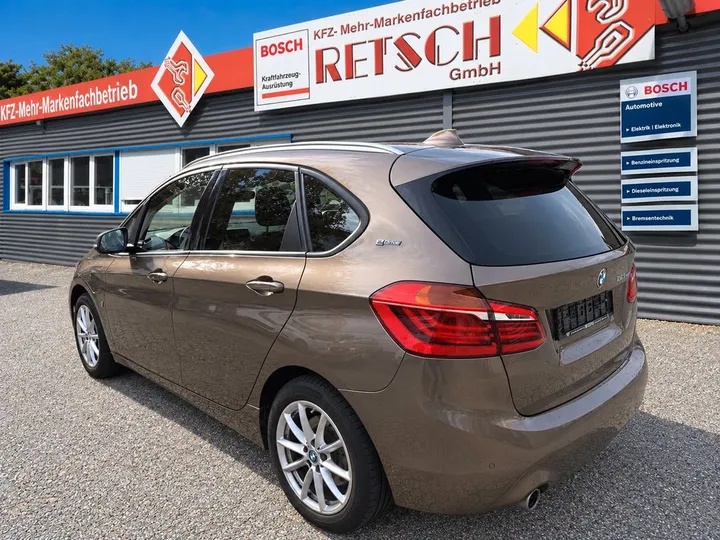 BMW 225