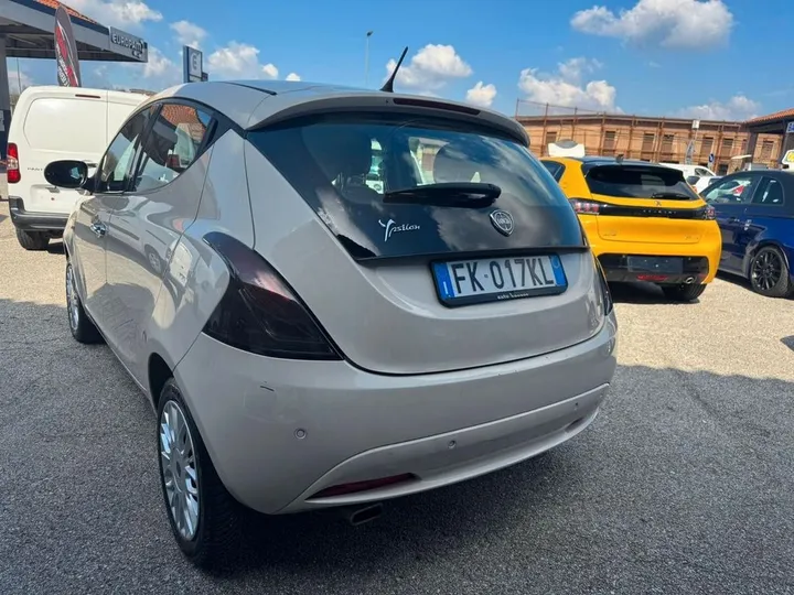 Lancia Ypsilon