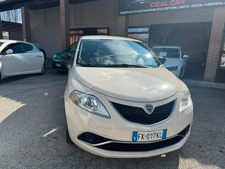 Lancia Ypsilon