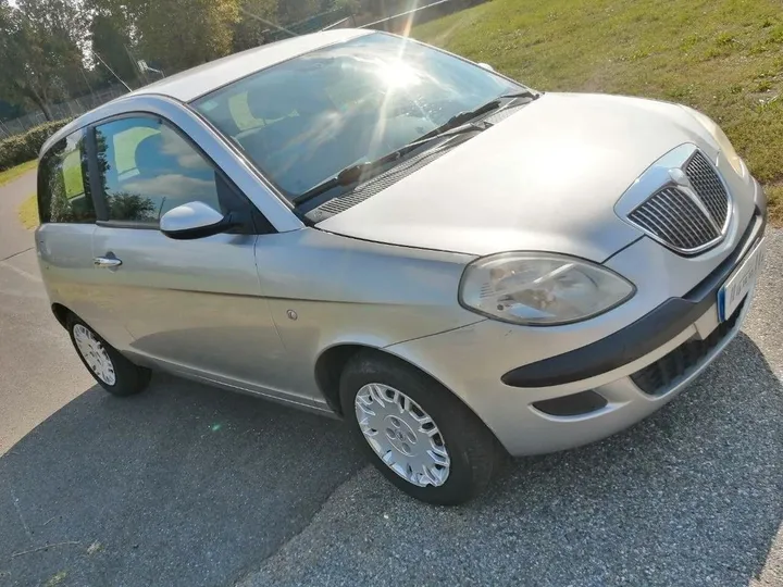 Lancia Ypsilon