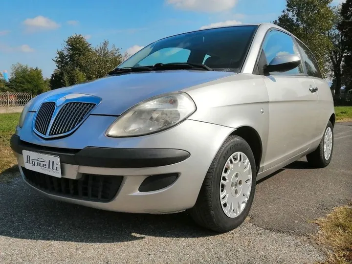 Lancia Ypsilon