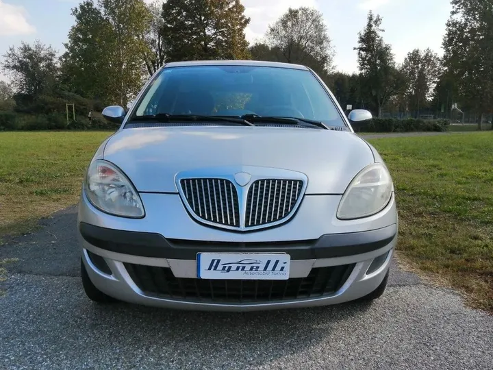 Lancia Ypsilon