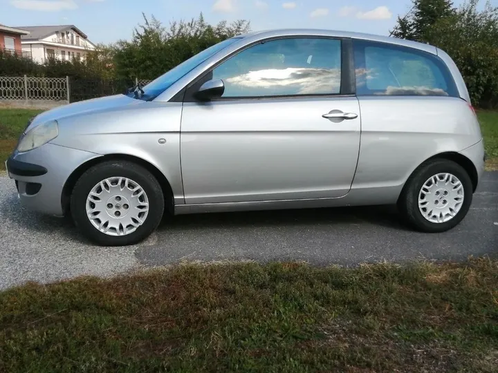 Lancia Ypsilon