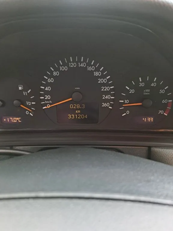 Mercedes-Benz E 200