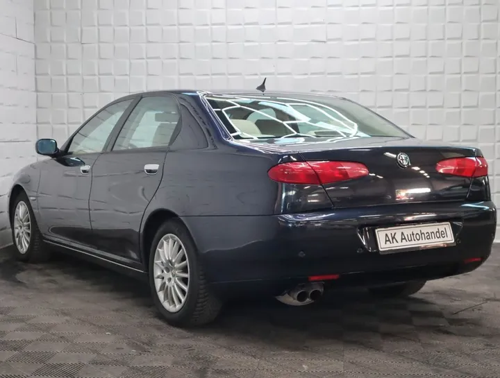 Alfa Romeo 166