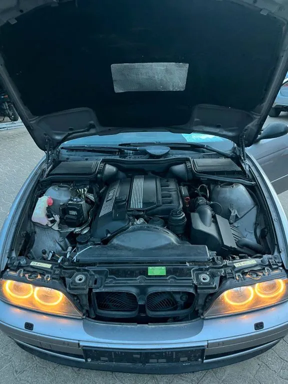 BMW 525
