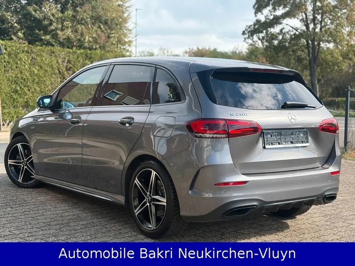 Mercedes-Benz B 200