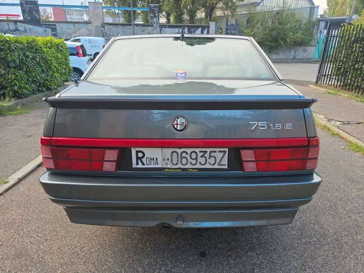 Alfa Romeo 75