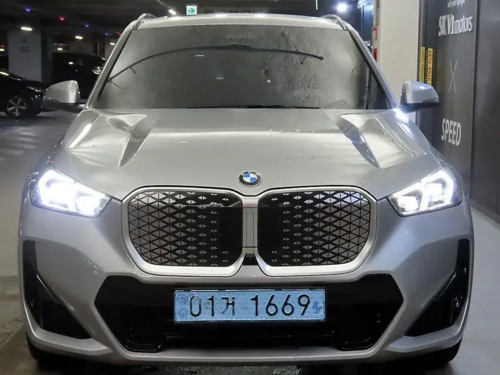 BMW iX1