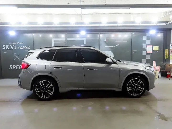 BMW iX1