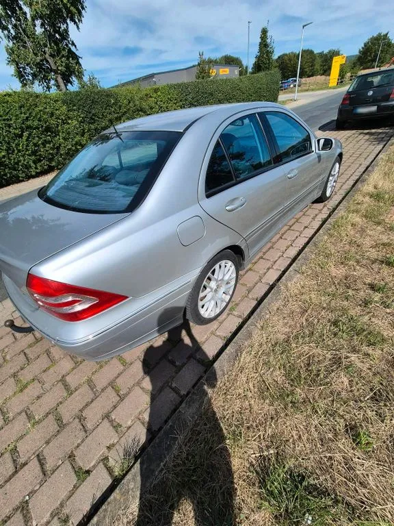 Mercedes-Benz C 240