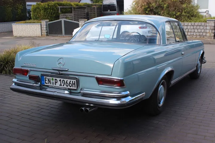 Mercedes-Benz 250