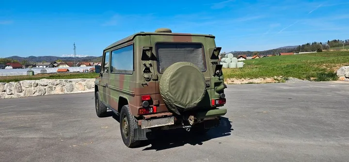 Mercedes-Benz 230