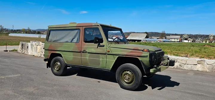 Mercedes-Benz 230