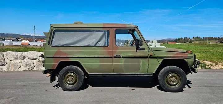 Mercedes-Benz 230