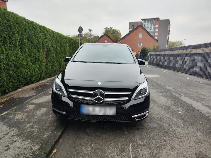 Mercedes-Benz B 180