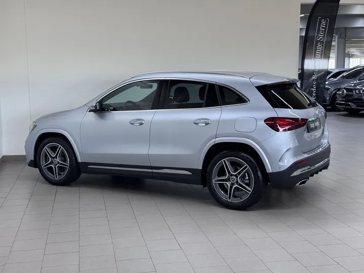 Mercedes-Benz GLA 180