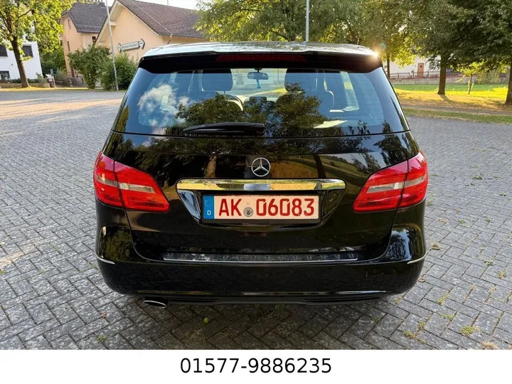 Mercedes-Benz B 180