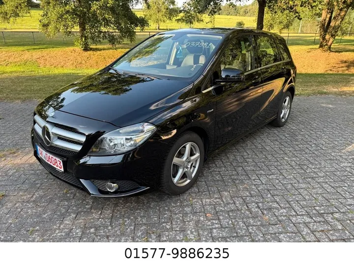 Mercedes-Benz B 180