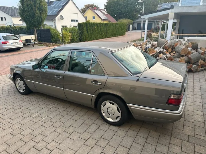 Mercedes-Benz 200