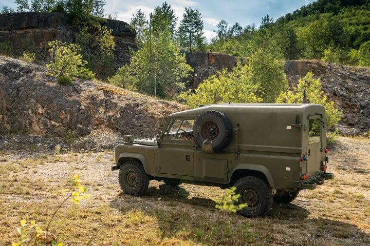 Land Rover Defender