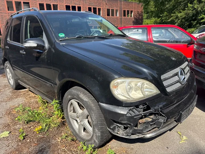 Mercedes-Benz ML 400