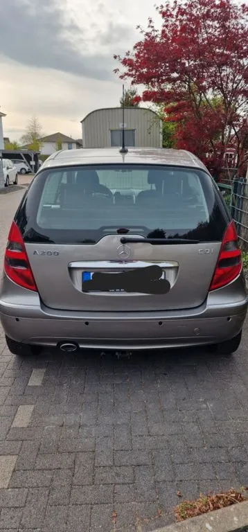 Mercedes-Benz A 200