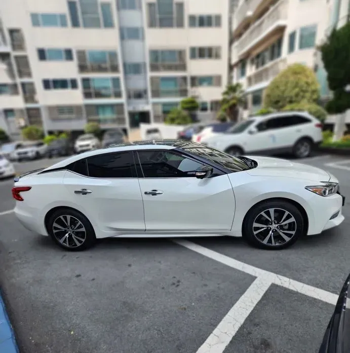 Nissan Maxima