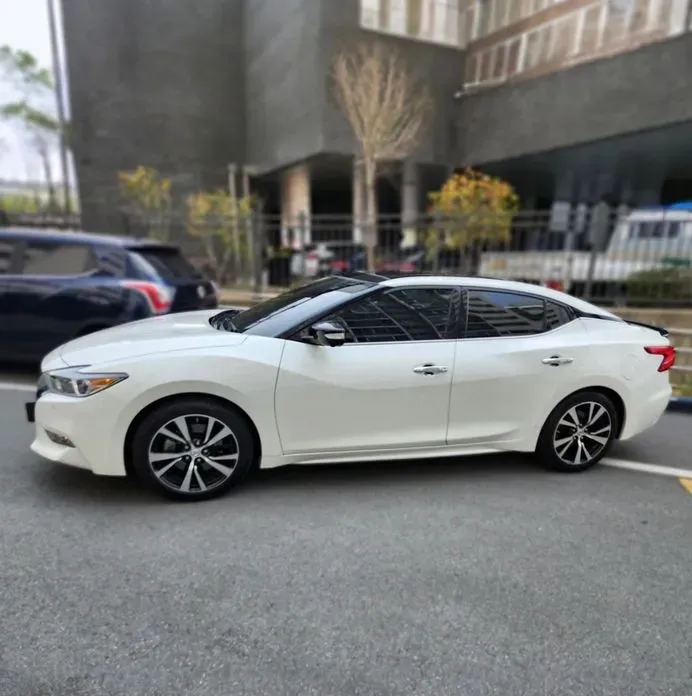 Nissan Maxima