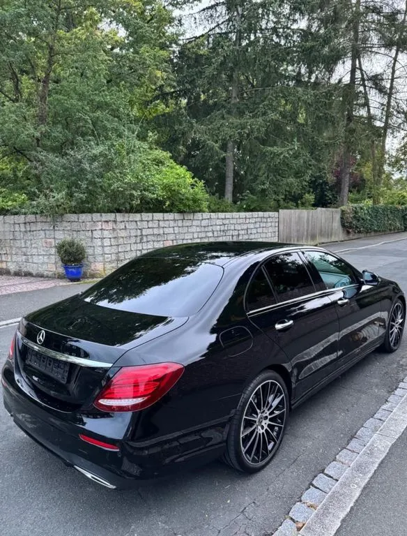 Mercedes-Benz 220