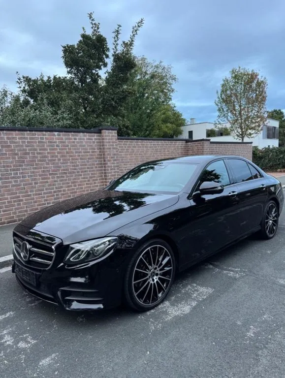 Mercedes-Benz 220