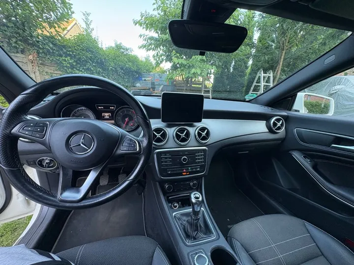 Mercedes-Benz CLA 180