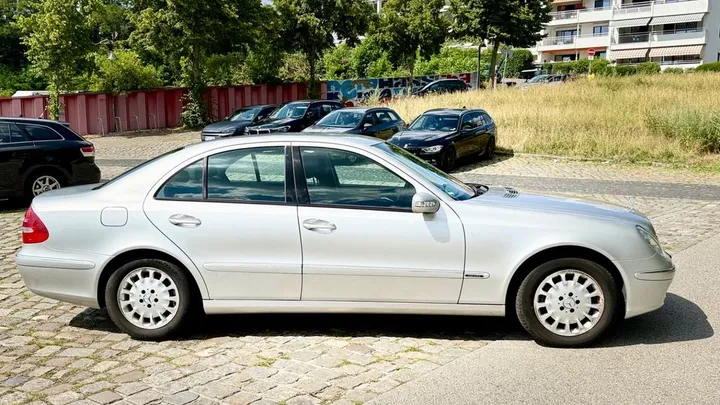Mercedes-Benz E 200