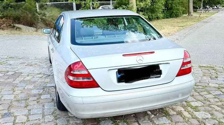 Mercedes-Benz E 200