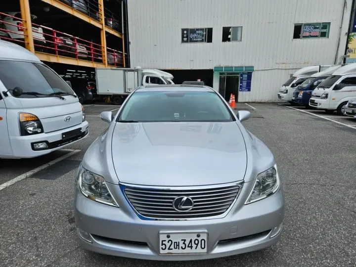 Lexus LS