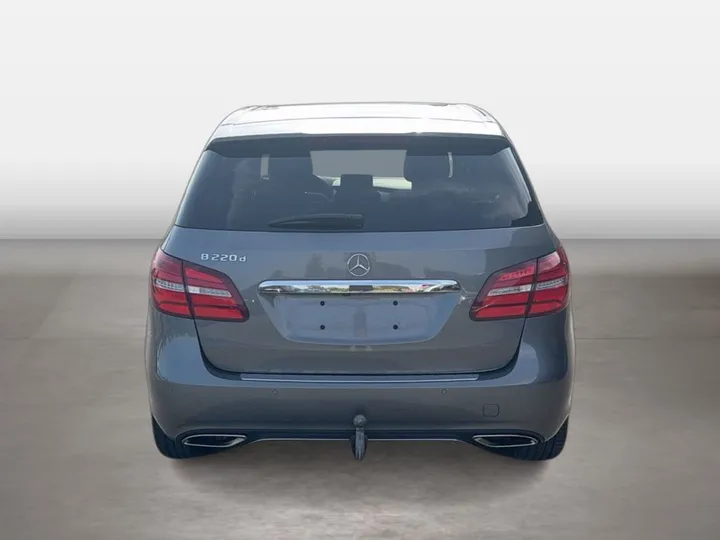 Mercedes-Benz B 220