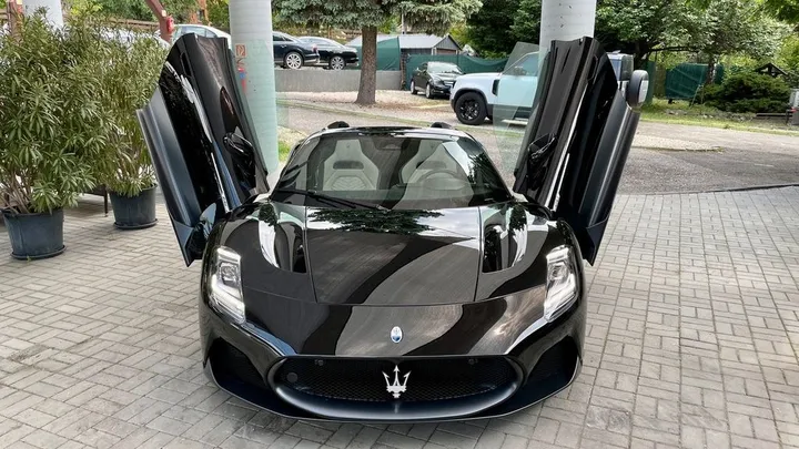 Maserati MC20