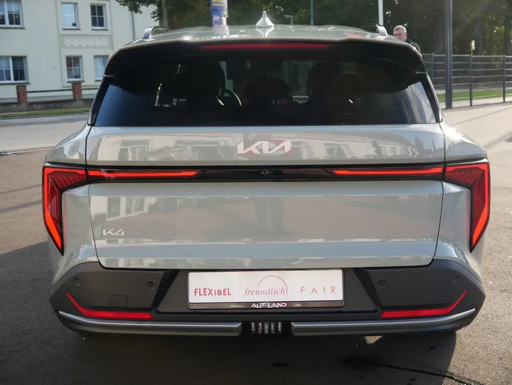 Kia K4