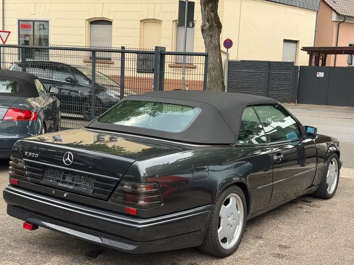 Mercedes-Benz E 320