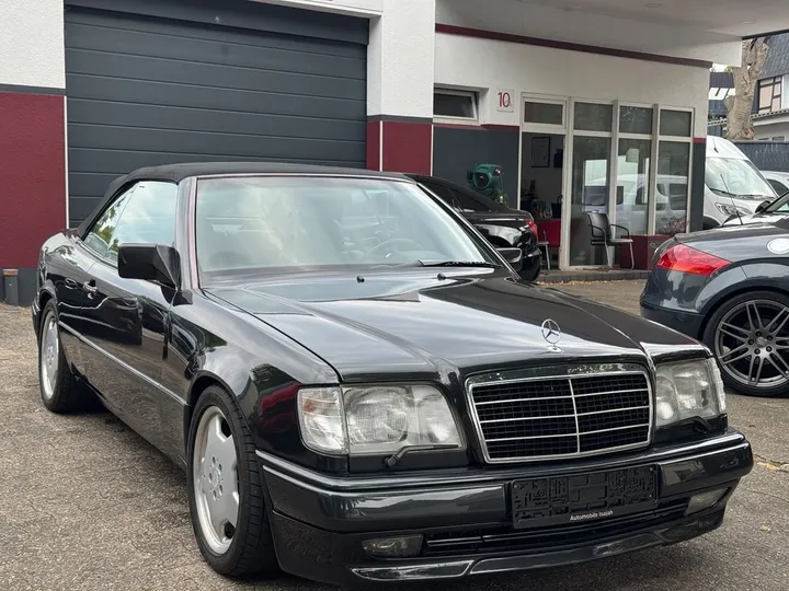 Mercedes-Benz E 320