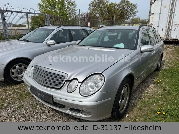 Mercedes-Benz 220