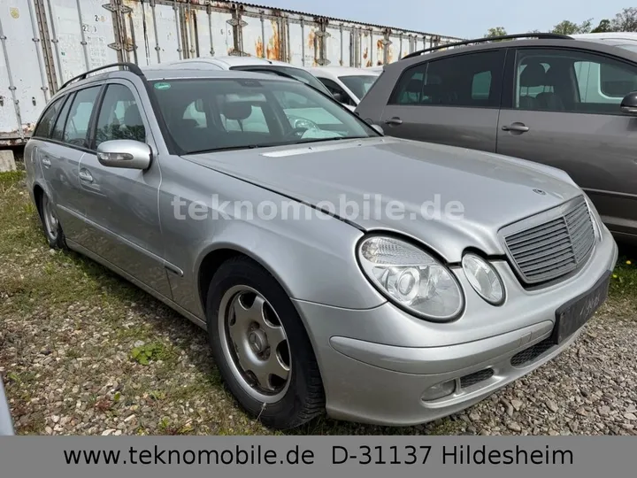 Mercedes-Benz 220
