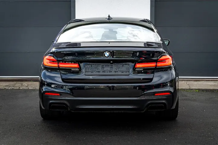 BMW M550