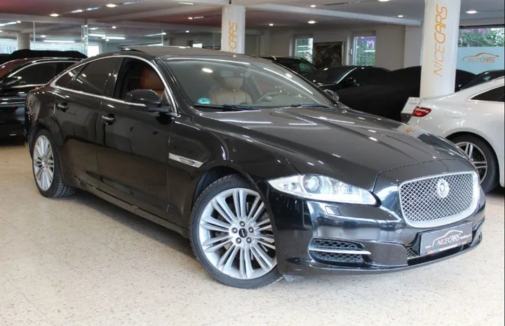 Jaguar XJ