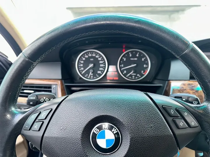 BMW 523
